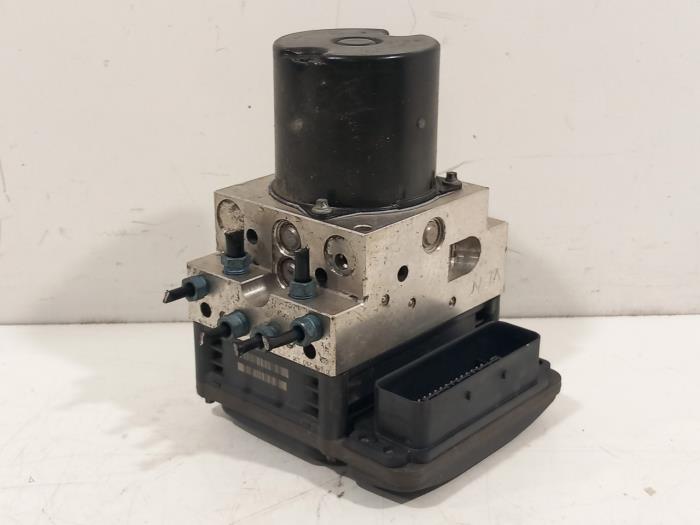 Gebruikte ABS Pomp BMW 5-Serie Prijs € 35,00 Margeregeling aangeboden door Van der Ven Autorecycling B.V.
