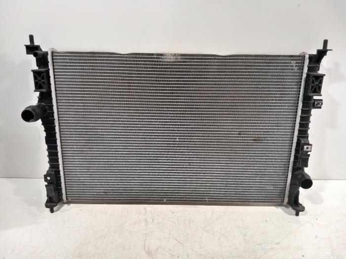 Gebruikte Radiateur Peugeot 3008 Prijs € 95,00 Margeregeling aangeboden door Van der Ven Autorecycling B.V.