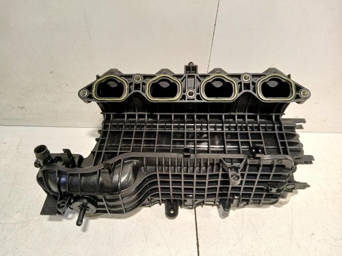 Gebruikte Inlaatspruitstuk Audi A3 Prijs € 125,00 Margeregeling aangeboden door Van der Ven Autorecycling B.V.