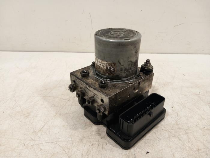 Gebruikte ABS Pomp Mercedes CLA Prijs € 100,00 Margeregeling aangeboden door Van der Ven Autorecycling B.V.