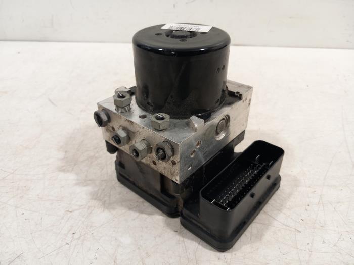 Gebruikte ABS Pomp Volvo V40 Prijs € 45,00 Margeregeling aangeboden door Van der Ven Autorecycling B.V.