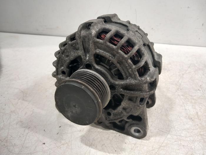 Gebruikte Dynamo Renault Megane Prijs € 50,00 Margeregeling aangeboden door Van der Ven Autorecycling B.V.
