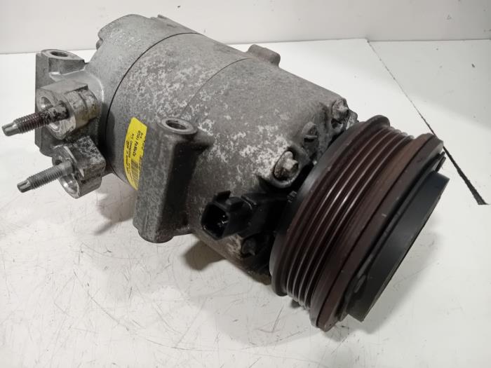 Gebruikte Aircopomp Ford Focus Prijs € 99,00 Margeregeling aangeboden door Van der Ven Autorecycling B.V.