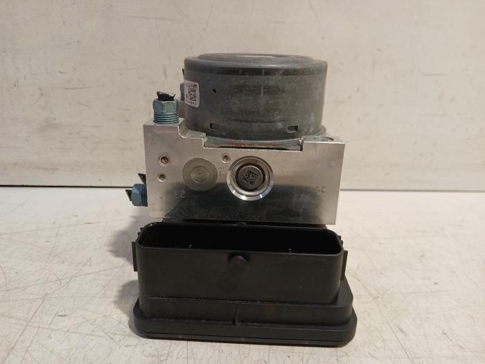 Gebruikte ABS Pomp BMW 2-Serie Prijs € 150,00 Margeregeling aangeboden door Van der Ven Autorecycling B.V.
