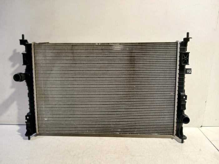 Gebruikte Radiateur Peugeot 3008 Prijs € 85,00 Margeregeling aangeboden door Van der Ven Autorecycling B.V.
