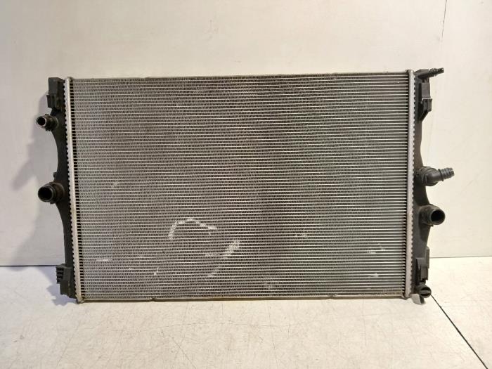 Gebruikte Radiateur Mercedes CLA Prijs € 195,00 Margeregeling aangeboden door Van der Ven Autorecycling B.V.
