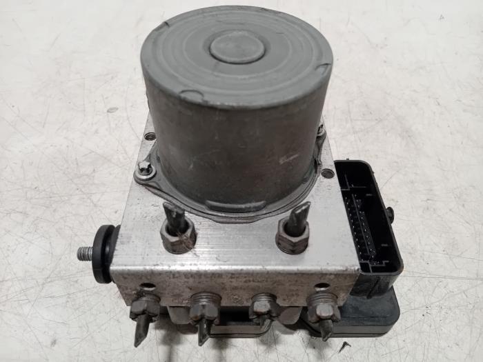 Gebruikte ABS Pomp Mercedes Citan Prijs € 15,00 Margeregeling aangeboden door Van der Ven Autorecycling B.V.
