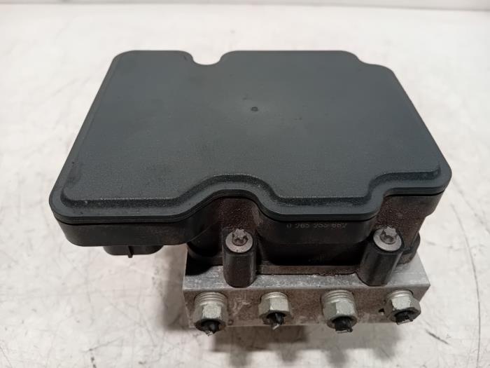 Gebruikte ABS Pomp Opel Corsa Prijs € 20,00 Margeregeling aangeboden door Van der Ven Autorecycling B.V.