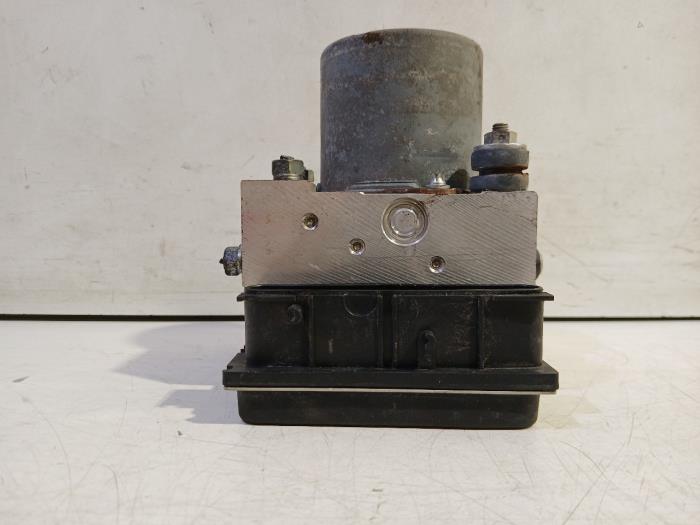 Gebruikte ABS Pomp Subaru Impreza Prijs € 75,00 Margeregeling aangeboden door Van der Ven Autorecycling B.V.