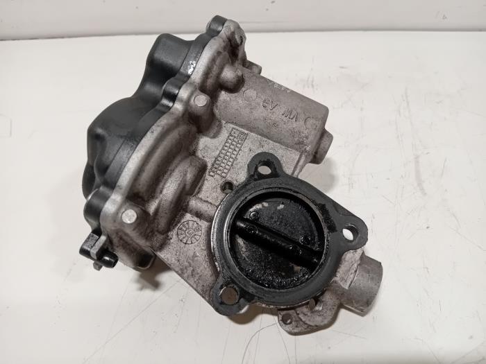 Gebruikte Uitlaat gasklep (EGR) Volkswagen Polo Prijs € 50,00 Margeregeling aangeboden door Van der Ven Autorecycling B.V.