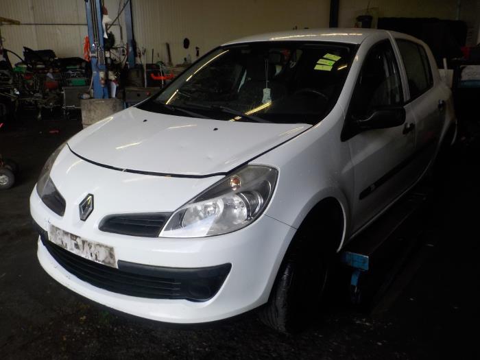 Gebruikte Module Bodycontrol Renault Clio Prijs € 35,00 Margeregeling aangeboden door Van der Ven Autorecycling B.V.