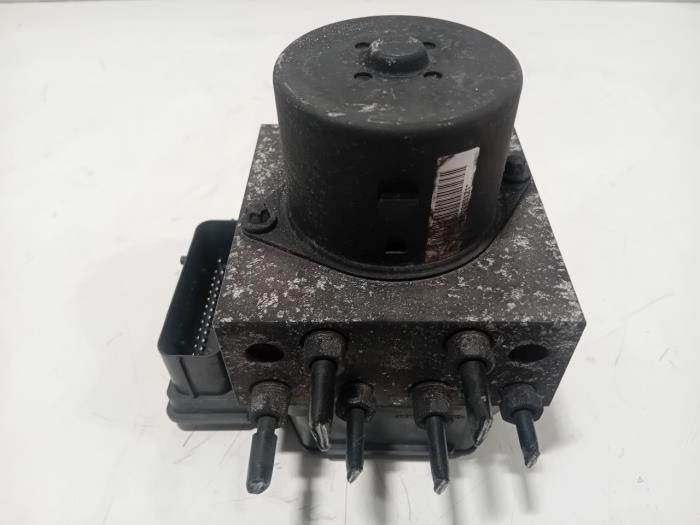 Gebruikte ABS Pomp Mini Mini Prijs € 75,00 Margeregeling aangeboden door Van der Ven Autorecycling B.V.