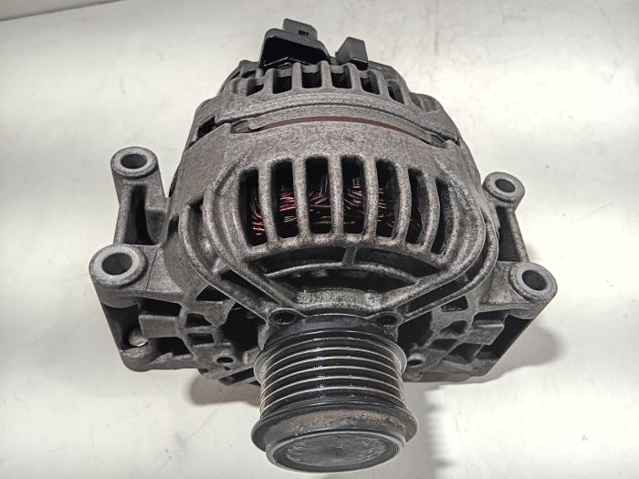 Gebruikte Dynamo Audi A4 Prijs € 50,00 Margeregeling aangeboden door Van der Ven Autorecycling B.V.