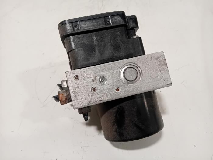 Gebruikte ABS Pomp Citroen C3 Picasso Prijs € 45,00 Margeregeling aangeboden door Van der Ven Autorecycling B.V.