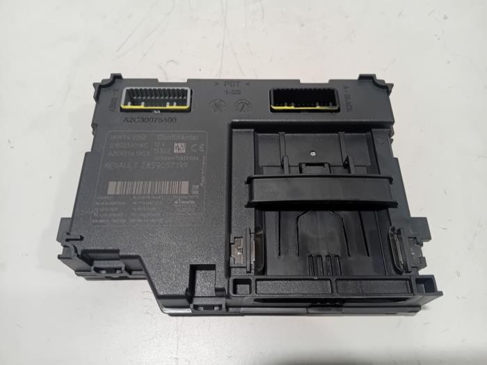 Gebruikte Diversen Renault Captur Prijs € 19,50 Margeregeling aangeboden door Van der Ven Autorecycling B.V.