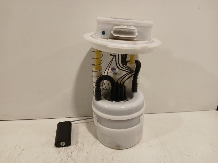 Gebruikte Tank element Pomp Renault Captur Prijs € 103,99 Margeregeling aangeboden door Van der Ven Autorecycling B.V.