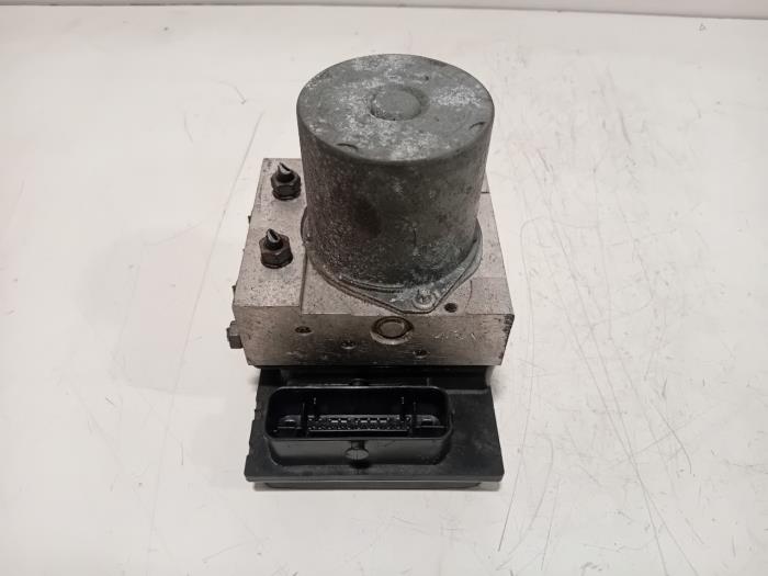 Gebruikte ABS Pomp Audi A4 Prijs € 110,00 Margeregeling aangeboden door Van der Ven Autorecycling B.V.