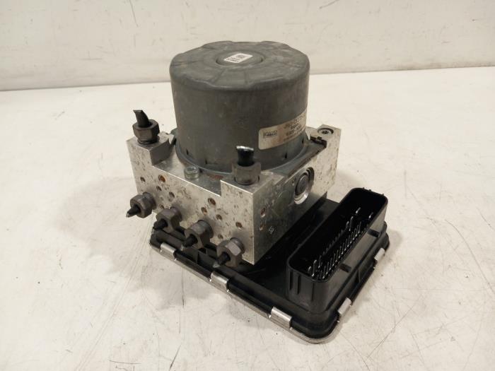 Gebruikte ABS Pomp Ford Focus Prijs € 170,00 Margeregeling aangeboden door Van der Ven Autorecycling B.V.