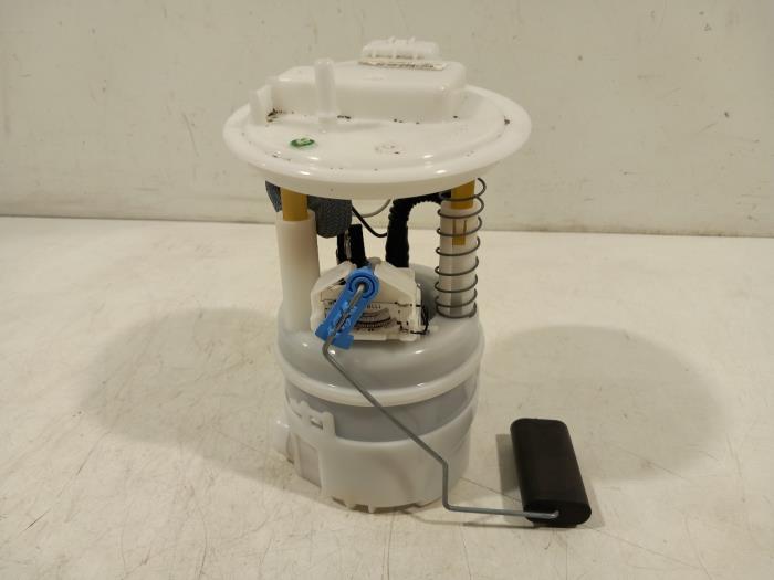 Gebruikte Tank element Pomp Renault Clio Prijs € 60,00 Margeregeling aangeboden door Van der Ven Autorecycling B.V.