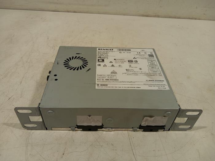 Gebruikte Radio module Renault Clio Prijs € 200,00 Margeregeling aangeboden door Van der Ven Autorecycling B.V.