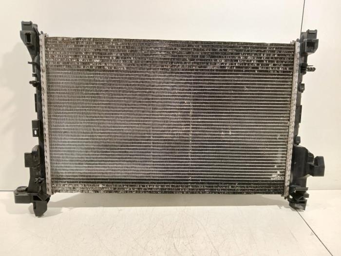 Gebruikte Radiateur Opel Vivaro Prijs € 100,00 Margeregeling aangeboden door Van der Ven Autorecycling B.V.