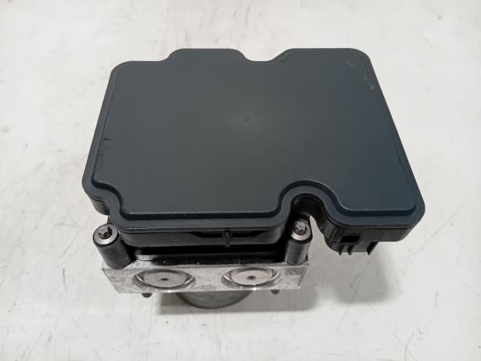 Gebruikte ABS Pomp Citroen E-C3 Prijs € 295,00 Margeregeling aangeboden door Van der Ven Autorecycling B.V.