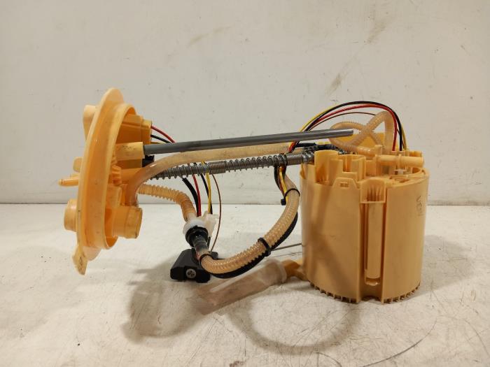 Gebruikte Tank element Pomp Landrover Discovery Sport L550 Prijs € 150,00 Margeregeling aangeboden door Van der Ven Autorecycling B.V.
