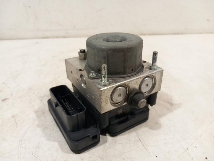 Gebruikte ABS Pomp Peugeot 108 Prijs € 24,95 Margeregeling aangeboden door Van der Ven Autorecycling B.V.