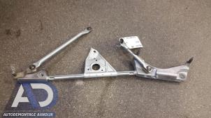 Gebruikte Ruitenwis Mechaniek Mercedes C (W203) 1.8 C-180K 16V Prijs € 35,00 Margeregeling aangeboden door Autodemontage Aandijk