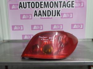 Gebruikte Achterlicht rechts Peugeot 307 (3A/C/D) 1.4 16V Prijs € 29,99 Margeregeling aangeboden door Autodemontage Aandijk