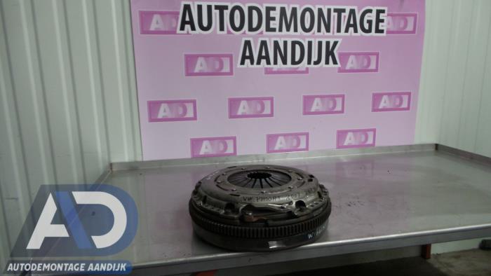 Gebruikte Dubbele massa vliegwiel Volkswagen Passat (3C2) 2.0 TDI 140 Prijs € 125,00 Margeregeling aangeboden door Autodemontage Aandijk