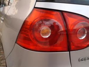 Gebruikte Achterlicht links Volkswagen Golf V (1K1) 1.9 TDI Prijs € 19,99 Margeregeling aangeboden door Autodemontage Aandijk