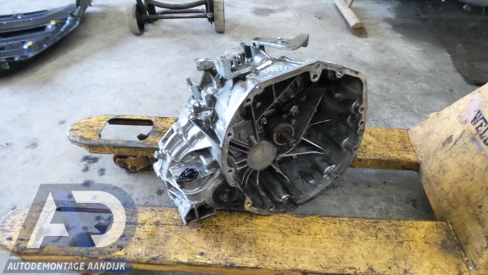 Gebruikte Versnellingsbak Nissan Qashqai (J10) 2.0 dCi Prijs € 349,99 Margeregeling aangeboden door Autodemontage Aandijk