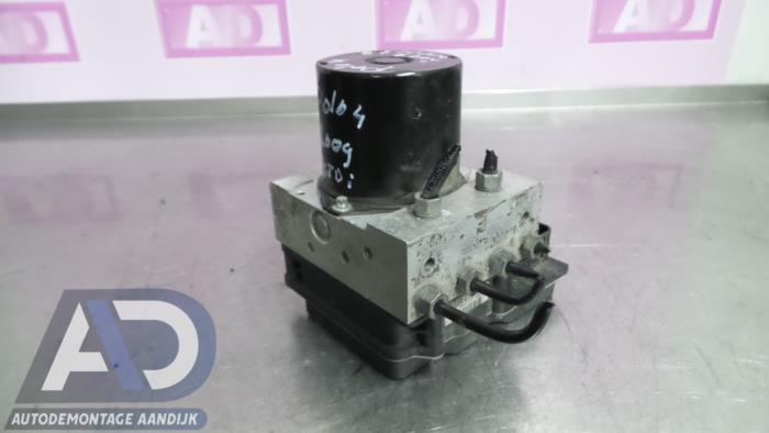 Gebruikte ABS Pomp Volkswagen Polo IV (9N1/2/3) 1.4 TDI 70 Prijs € 49,99 Margeregeling aangeboden door Autodemontage Aandijk