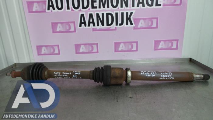 Gebruikte Aandrijfas rechts-voor Ford Focus 2 1.6 TDCi 16V 110 Prijs € 39,99 Margeregeling aangeboden door Autodemontage Aandijk