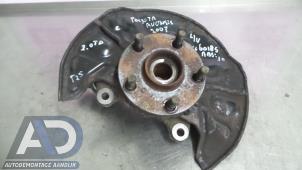 Gebruikte Fusee links-voor Toyota Avensis Wagon (T25/B1E) 2.0 16V D-4D Prijs € 39,99 Margeregeling aangeboden door Autodemontage Aandijk
