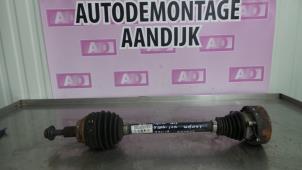Gebruikte Aandrijfas links-voor Skoda Octavia Combi (1Z5) 1.9 TDI Prijs € 34,99 Margeregeling aangeboden door Autodemontage Aandijk