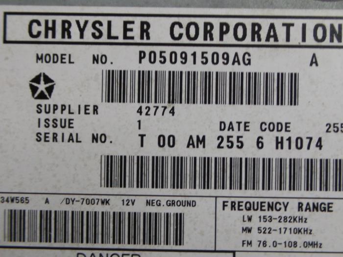 Radio CD Speler van een Dodge Caliber 1.8 16V 2007