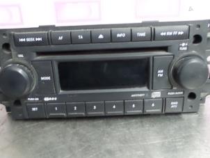 Gebruikte Radio CD Speler Dodge Caliber 1.8 16V Prijs € 74,99 Margeregeling aangeboden door Autodemontage Aandijk