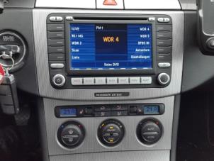 Gebruikte Radio CD Speler Volkswagen Passat (3C2) 2.0 TDI 16V 170 Prijs € 149,99 Margeregeling aangeboden door Autodemontage Aandijk