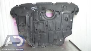 Gebruikte Motor Beschermplaat Toyota RAV4 (A3) 2.2 D-4D 16V 4x4 Prijs € 59,99 Margeregeling aangeboden door Autodemontage Aandijk