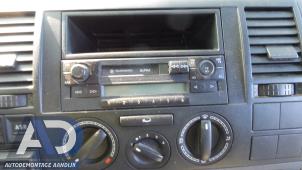Gebruikte Radio/Cassette Volkswagen Transporter T5 1.9 TDi Prijs € 49,99 Margeregeling aangeboden door Autodemontage Aandijk