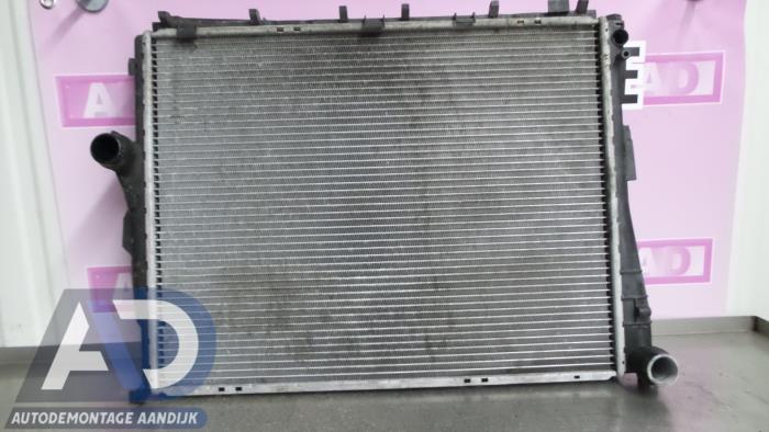 Gebruikte Radiateur BMW 3 serie Touring (E91) 318d 16V Prijs € 49,99 Margeregeling aangeboden door Autodemontage Aandijk