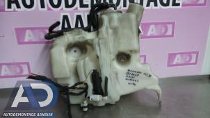 Gebruikte Ruitensproeiertank voor Mercedes ML II (164/4JG) 3.0 ML-320 CDI 4-Matic V6 24V Prijs € 40,00 Margeregeling aangeboden door Autodemontage Aandijk