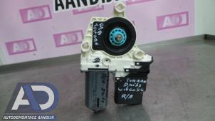 Gebruikte Motor electrisch raam Volkswagen Touran (1T1/T2) 2.0 TDI DPF Cross Touran Prijs € 24,99 Margeregeling aangeboden door Autodemontage Aandijk