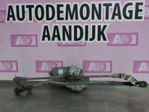 Gebruikte Ruitenwissermotor voor Skoda Roomster (5J) 1.4 TDI 80 Prijs € 49,99 Margeregeling aangeboden door Autodemontage Aandijk