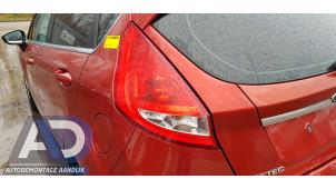 Gebruikte Achterlicht links Ford Fiesta 6 (JA8) 1.25 16V Prijs € 39,99 Margeregeling aangeboden door Autodemontage Aandijk