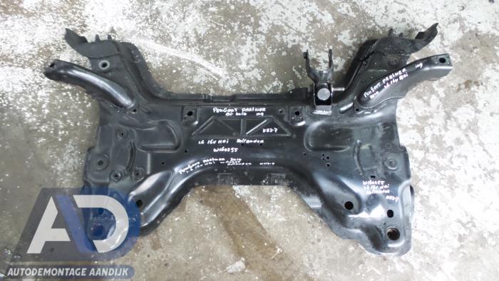 Subframe van een Peugeot Partner (GC/GF/GG/GJ/GK) 1.6 HDI 75 16V 2010