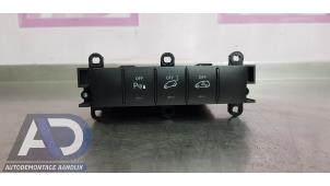 Gebruikte Schakelaar Mercedes A (W169) 1.7 A-170 Prijs € 32,50 Margeregeling aangeboden door Autodemontage Aandijk