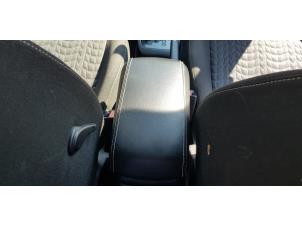 Gebruikte Armleuning Kia Cee'd Sporty Wagon (EDF) 1.6 CRDi 115 16V Prijs € 49,95 Margeregeling aangeboden door Autodemontage Aandijk